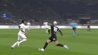 1676410007721084577.gif